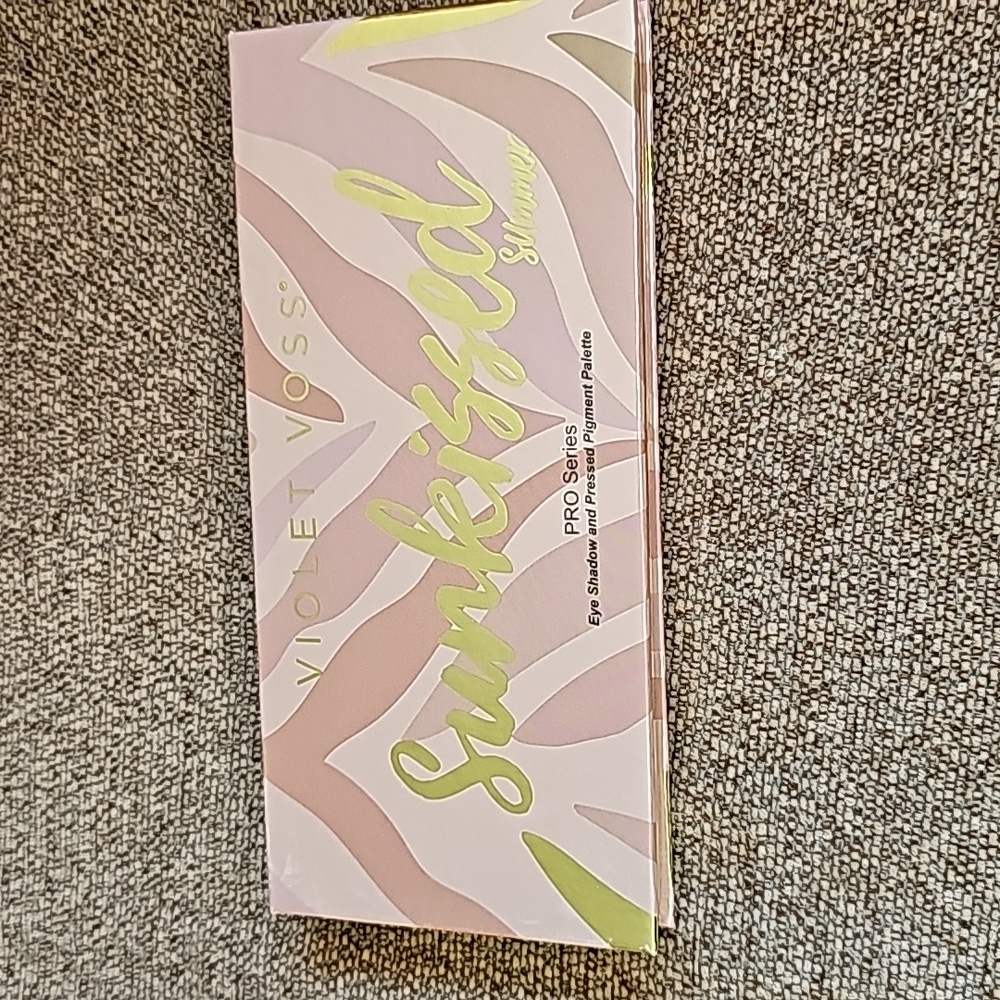 Violet Voss eyeshadow pallette